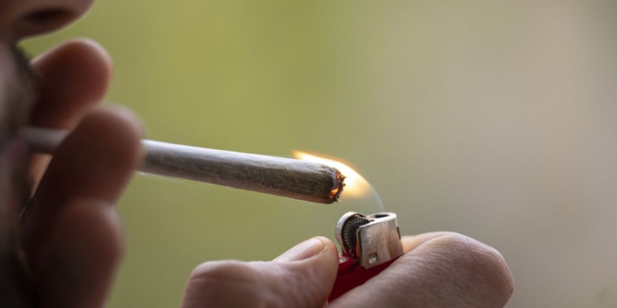 Cannabis wird zunehmend per Rezept verschrieben. Doch insbesondere bei psychischen Erkrankungen gibt es grosse Zweifel an seinem Nutzen. Dafür hat es Risiken. (Symbolbild)