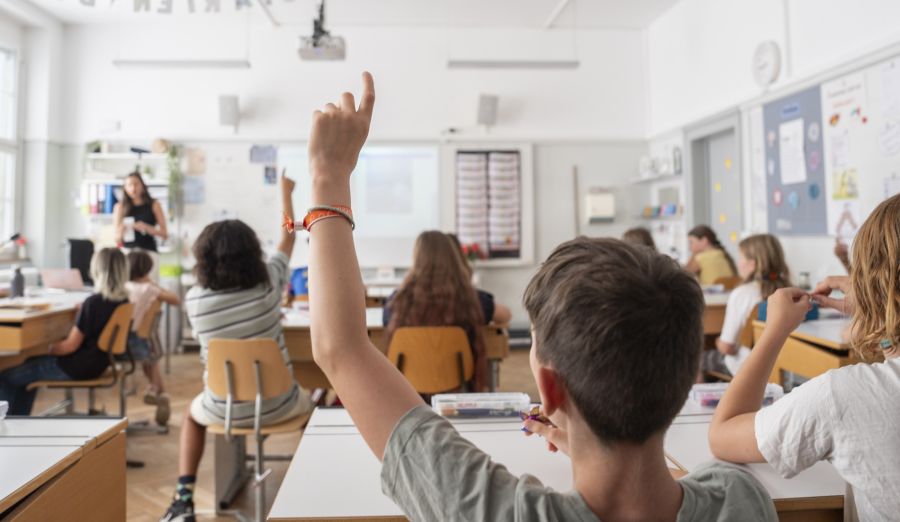 Darin fordert die Partei eine Obergrenze für fremdsprachige Kinder in Schulklassen.