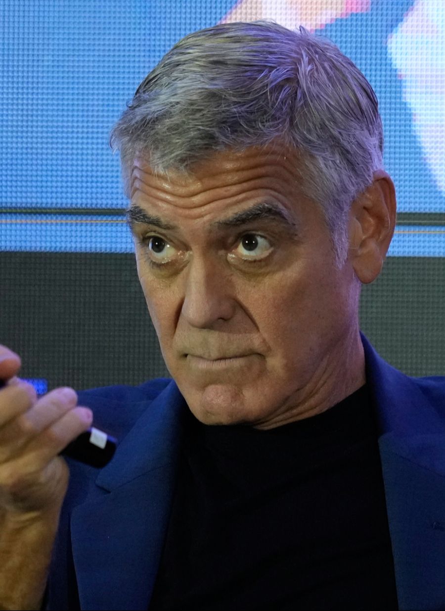 George Clooney warf dem US-Präsidenten daraufhin Kriegsverbrechen vor.