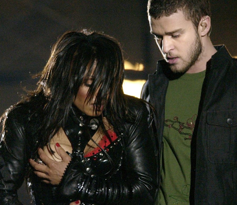 Justin Timberlake enthüllte die Brust von Janet Jackson – sie wurde danach massiv angegriffen und diffamiert.