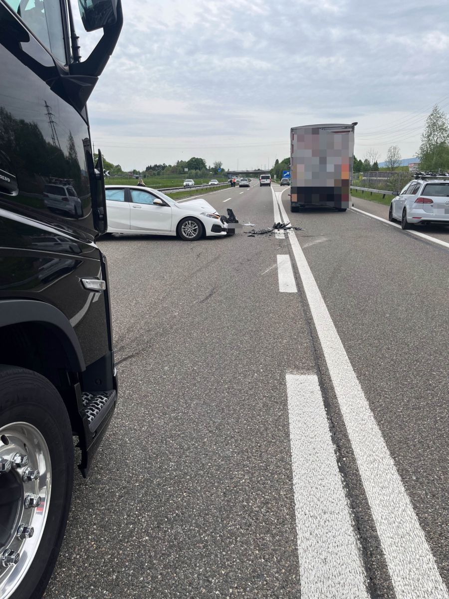 Verletzt wurde beim Unfall niemand, an den Fahrzeugen entstand jedoch Sachschaden.