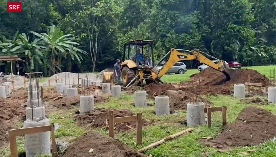 Dort bauen sie sich jetzt ihr Traumhaus – und zwei Bungalows.