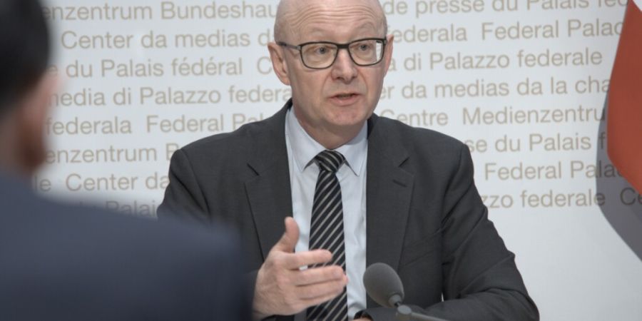 Bundeskanzler Viktor Rossi zieht eine positive Zwischenbilanz der Massnahmen gegen Unterschriftenfälschungen. Neu lanciert wurde nun ein freiwilliger Verhaltenskodex.