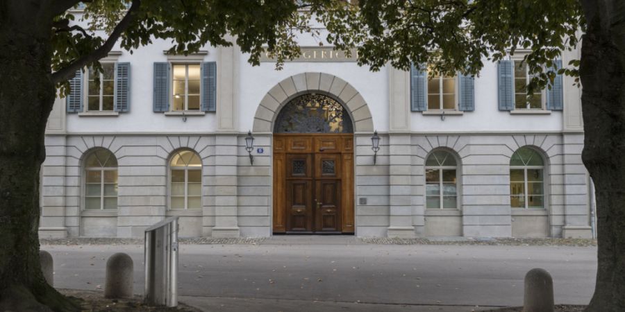 Ein Firmenchef steht vor dem Zürcher Obergericht, weil er eine junge Bewerberin beim Vorstellungsgespräch sexuell belästigt haben soll. (Archivbild)