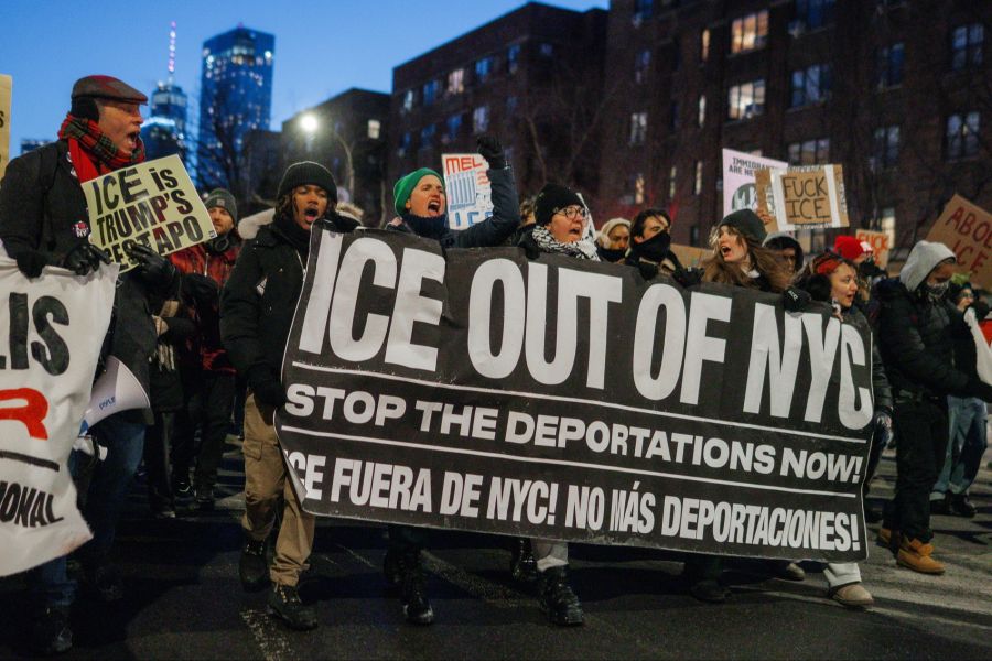 Die US-Zivilbevölkerung protestiert gegen die umstrittenen ICE-Einsätze.