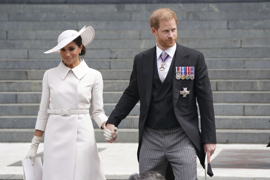 Heute ist Harry mit der Ex-Schauspielerin Meghan Markle verheiratet.