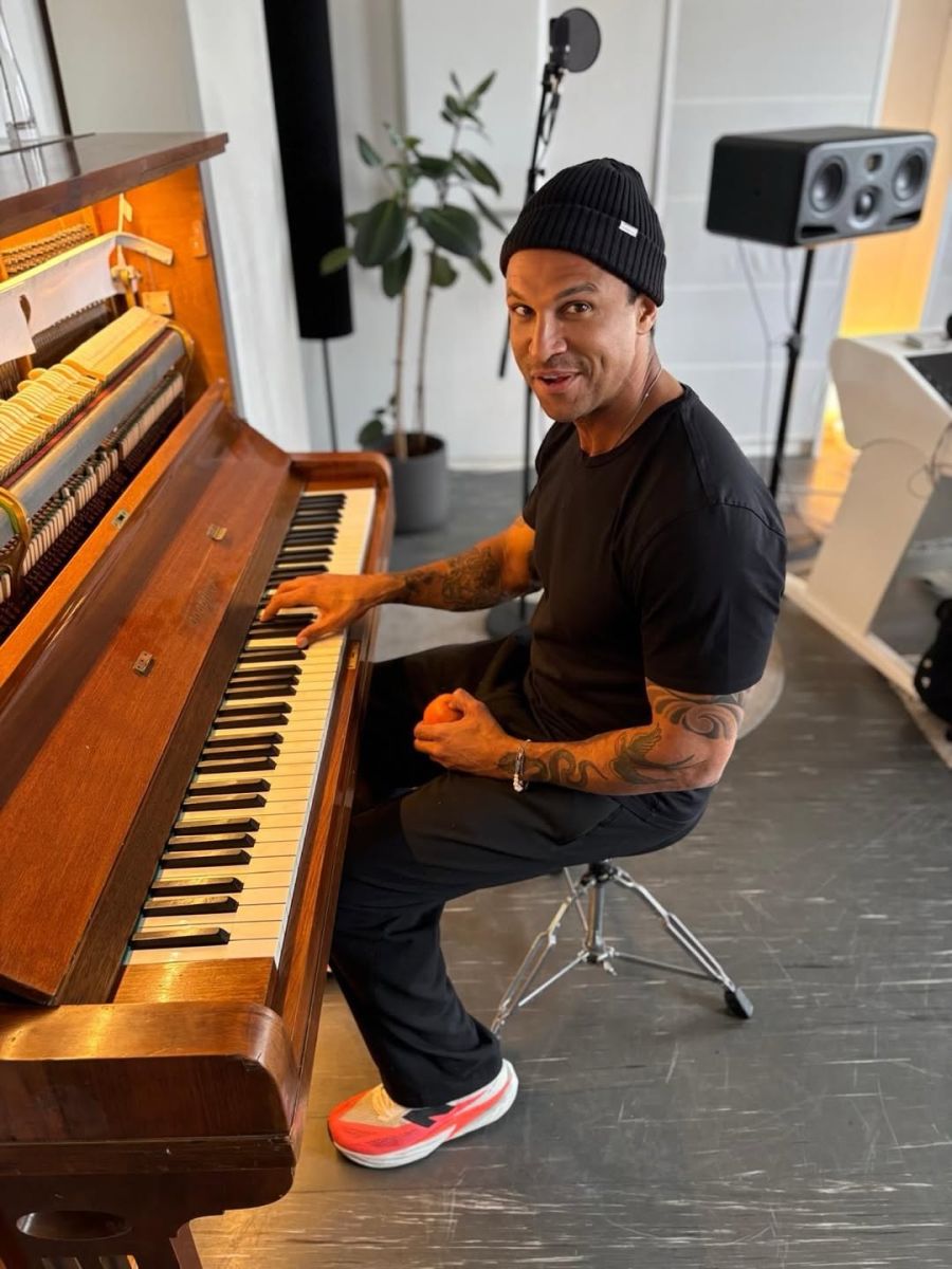 Währenddessen lässt es sich Noch-Ehemann Daniel fernab von zuhause gut gehen.