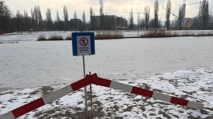 Ein Schild mahnt: «Eisfläche gesperrt»