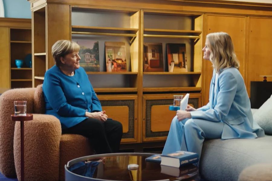 Angela Merkel hat sich offenbar gewünscht, mit Hazel Brugger über ihr Buch zu sprechen.