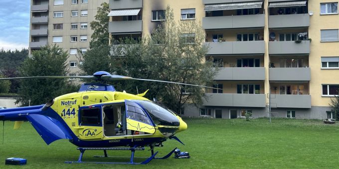 Stilli AG - Frau (24) bei Brand schwer verletzt – Nachbarn retten sie