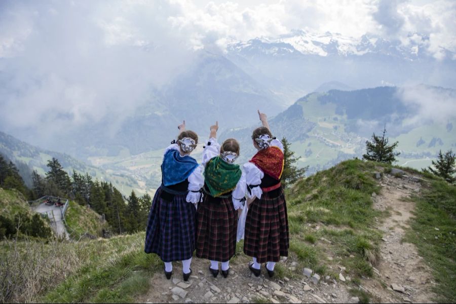 Trachten Schweiz Berge.