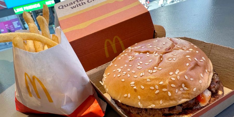 US-Behörden vermuten Zwiebeln in einem bestimmten Burger hinter dem Ausbruch. (Archivbild)