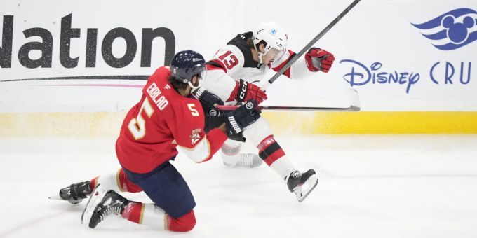 Nico Hischier glänzt in der NHL mit drei Assists gegen die Panthers. Nico Hischier Devils NHL