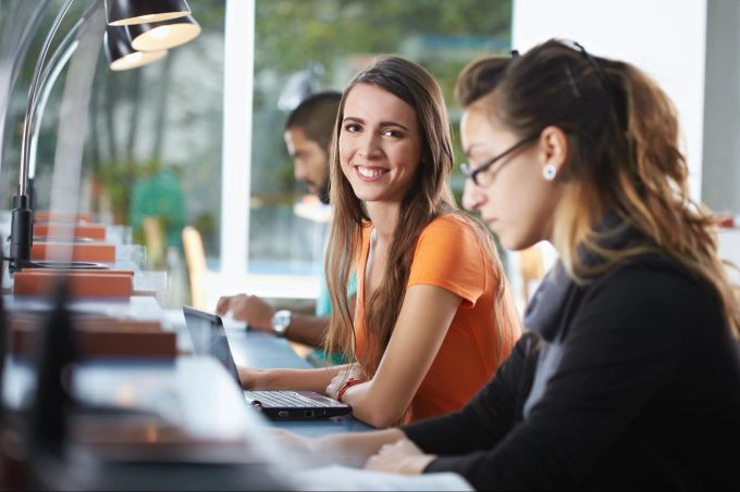 Oft übernimmt auch der Arbeitgeber die Aus- oder Weiterbildung. Weiterbildung