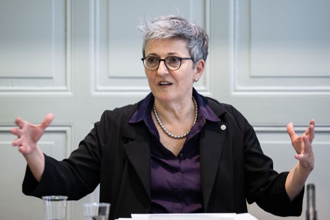 Nicoletta della Valle Sicherheitsüberprüfung