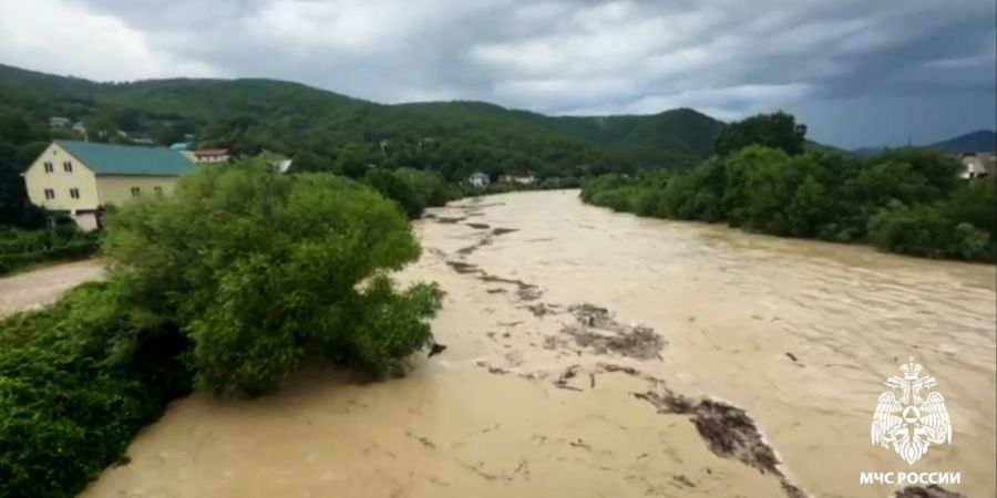 Unwetter haben im Kreis Tuapse in der Region Krasnodar zu Überschwemmungen geführt. (Handout)