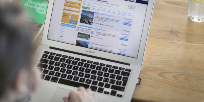 Die Gebühren von Booking.com sind dem Preisüberwacher zufolge «missbräuchlich hoch». Booking.com