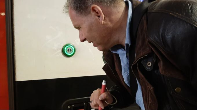 Olivier Maridor findet die SBB-Türwarnsignale zu laut – und auch das Dauerpiepsen bei Thurbo geht ihm zu weit. Blinde