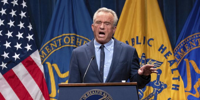 US-Gesundheitsminister Robert F. Kennedy Jr. hat bekanntgegeben, einen gesamten Ausschuss der Seuchenbehörde in den Ruhestand zu schicken. Kennedy CDC
