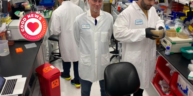 Der US-Amerikaner Tim Friede (M) ist inzwischen bei Centivax angestellt. good news