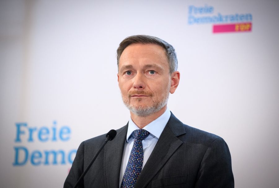 Christian Lindner hat den nicht angeleinten Hund auf dem Parkplatz übersehen. (Archivbild)