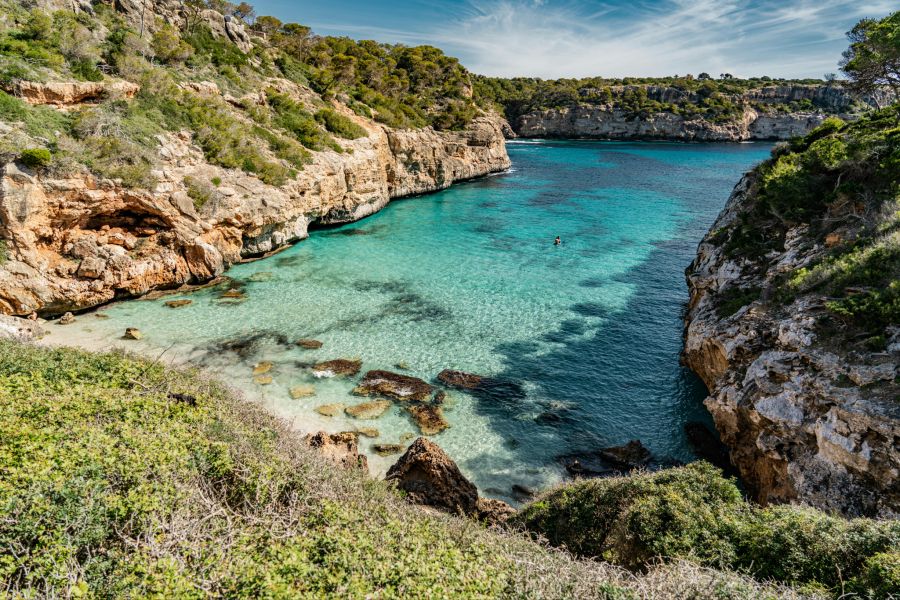 Schön, aber völlig überrannt: Die Bucht Caló des Moro auf Mallorca.
