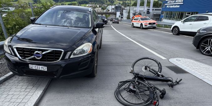 Lachen SZ: E-Bikerin (55) bei Unfall schwer verletzt. Lachen SZ
