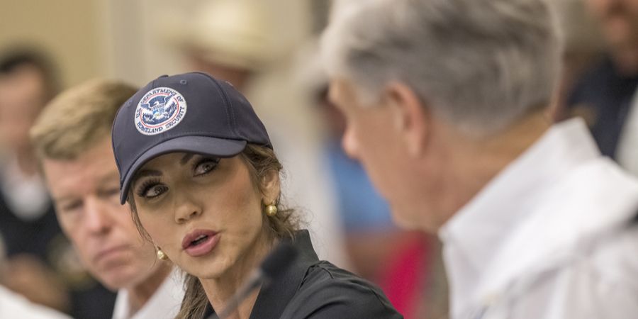 US-Heimatschutz-Ministerin Kristi Noem verteidigt den NWS und sagt: «Jeder weiss, dass Wetter schwer vorherzusagen ist...