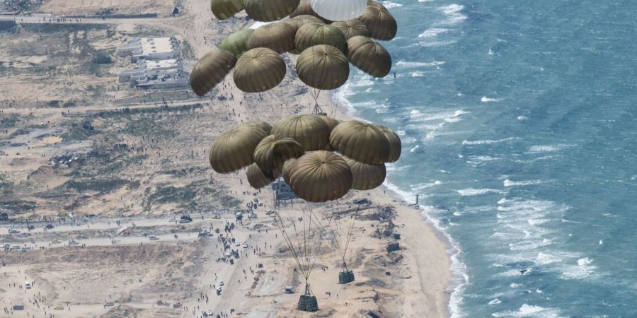 Hilfsflüge über Gaza