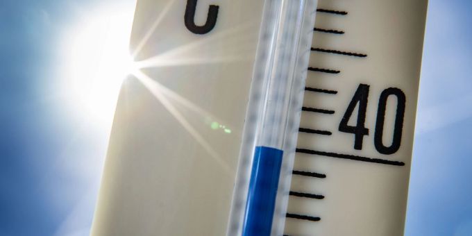 Bei Hitzebränden brennen in Bulgarien Dutzende Dorfhäuser aus. Bei Hitzebränden brennen in Bulgarien Dutzende Dorfhäuser aus.