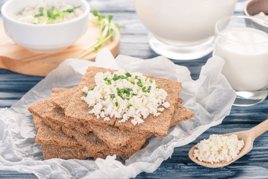 Hüttenkäse, Knäckebrot, Brot