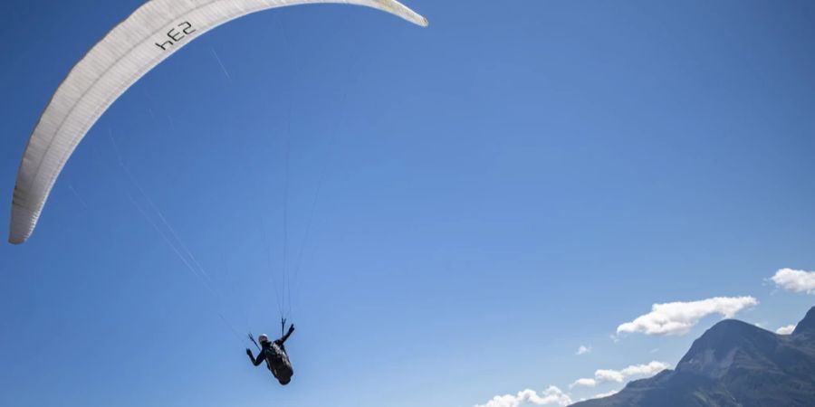 Weil es sich auch um eine beliebte Spazierstrecke handelt, treffen die Paraglider öfters auf die Hinterlassenschaften der Hunde. (Symbolbild)