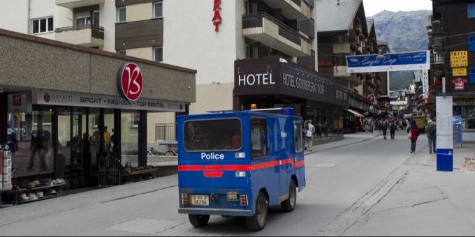 In Zermatt kam es zu einem tödlichen Unfall mit einem Elektrofahrzeug. (Symbolbild) Zermatt