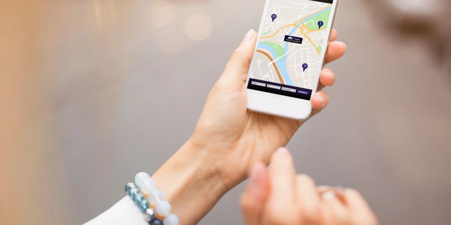 Carsharing: Smartphone-Apps zeigen, wo Autos in Ihrer Nähe bereitstehen.