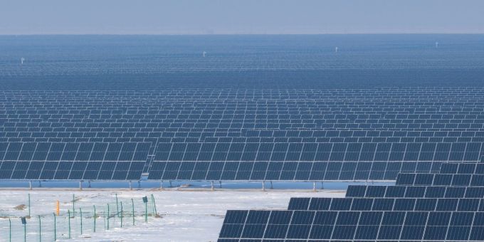Ein Photovoltaik-Energieprojekt in der Autonomen Präfektur Changhi der Hui. China