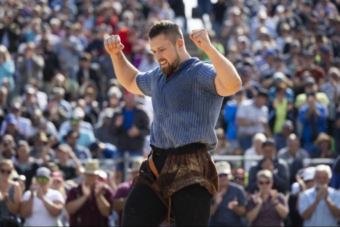 Auch der letztjährige Seriensieger Fabian Staudenmann trainiert auf Gran Canaria. Fabian Staudenmann