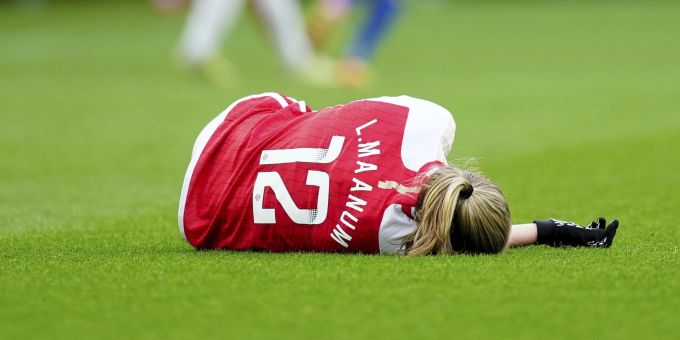 Schock im Cupfinal - Arsenal-Star kollabiert – Spiel läuft weiter