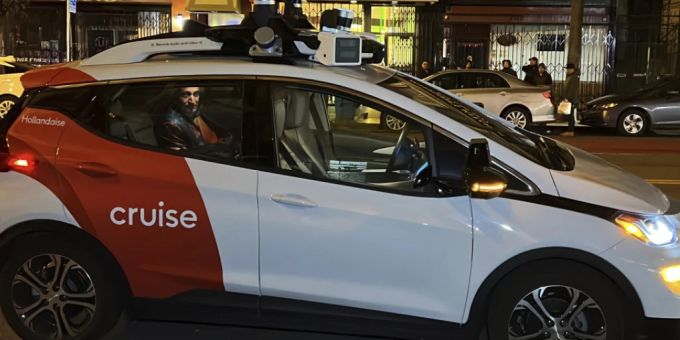 Robotaxi-Firma - Cruise kehrt nach Unfall auf die Strasse zurück