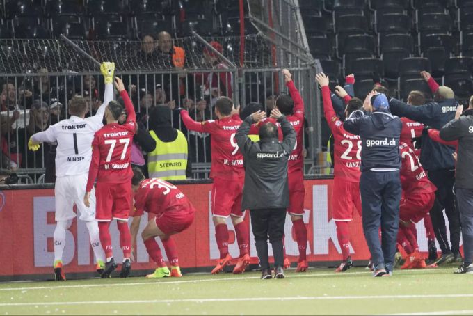 Winterthurs Spieler jubeln nach dem Sieg im Cup-Viertelfinal zwischen dem BSC Young Boys und dem FC Winterthur. FC Winterthur young boys
