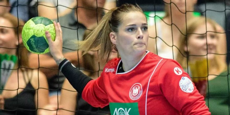 Torhüterin Dinah Eckerle ist die «Handballerin des Jahres» 2020. Foto: Matthias Balk/dpa