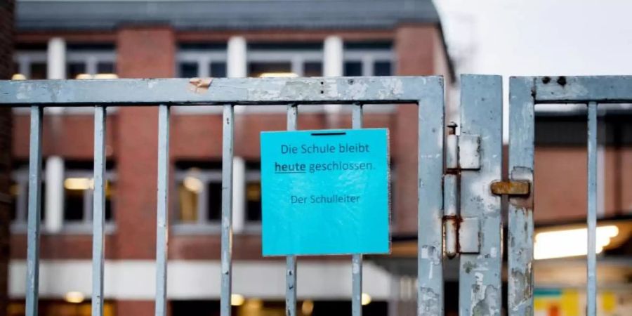 Schon während des vergangenen Jahres war die Zahl der Kinderkrankentage erhöht worden. Foto: Jonas Güttler/dpa/dpa-tmn/Illustration