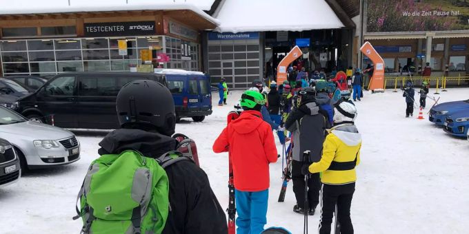 Bilder zeigen - Skifahren: So gut funktioniert Schlangestehen