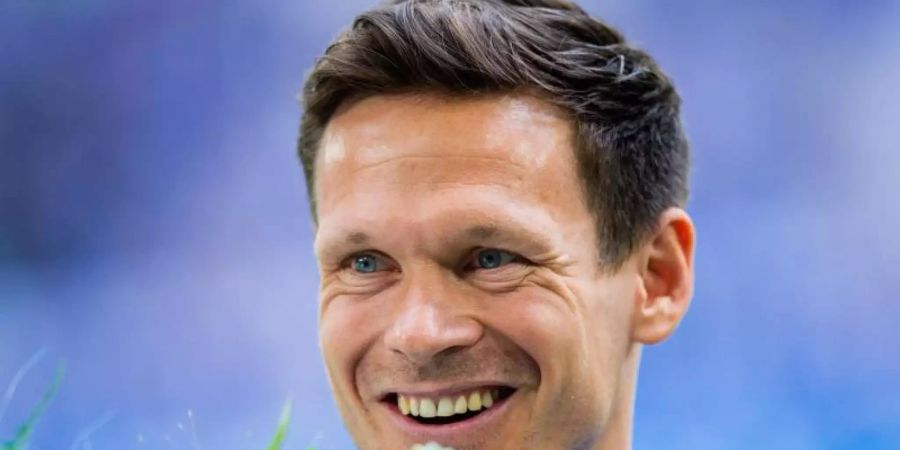 Hofft auf eine Schalker Serie im positiven Sinne: Sascha Riether. Foto: Rolf Vennenbernd/dpa
