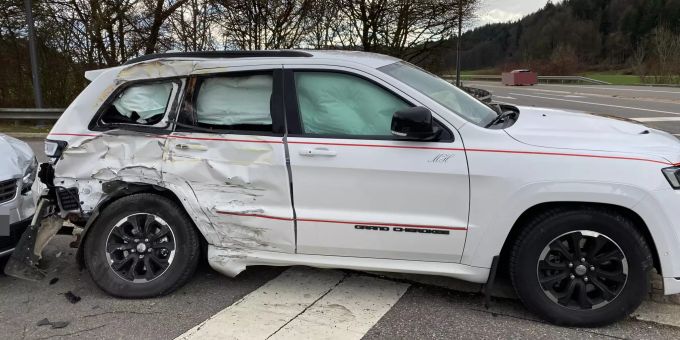 Es entstand grosser Sachschaden. Unfall