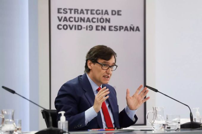 Spaniens Gesundheitsminister Salvador Illa spricht bei einer Konferenz. Salvador Illa