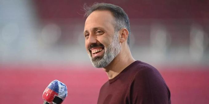 VfB-Trainer Pellegrino Matarazzo gibt vor dem Spiel ein Interview. Foto: Sebastian Gollnow/dpa VfB-Trainer Pellegrino Matarazzo gibt vor dem Spiel ein Interview. Foto: Sebastian Gollnow/dpa