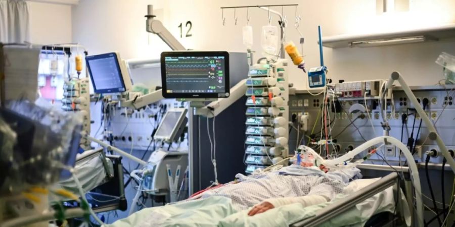 Corona-Patient auf Intensivstation im Universitätsklinikum Aachen