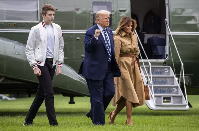 Barron Trump mit seinen Eltern im August 2020. Barron Trump Donald Trump