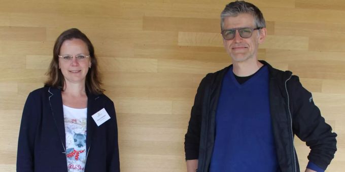 Diana Hofstetter von «Sunshine for YOU» zusammen mit Ruedi Gasser der Jugendarbeit oberes Rheintal. «Sunshine for YOU»