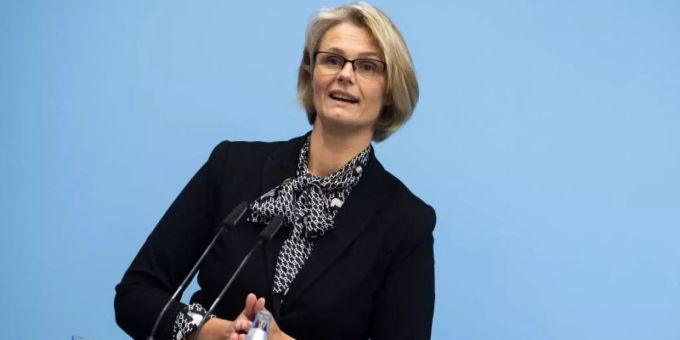«Wir alle wünschen uns, dass Kitas und Schulen möglichst rasch wieder vollständig öffnen können. Ich warne allerdings vor einem Überbietungswettbewerb entsprechender Forderungen», sagt Anja Karliczek. Foto: Bernd von Jutrczenka/dpa «Wir alle wünschen uns, dass Kitas und Schulen möglichst rasch wieder vollständig öffnen können. Ich warne allerdings vor einem Überbietungswettbewerb entsprechender Forderungen», sagt Anja Karliczek. Foto: Bernd von Jutrczenka/dpa